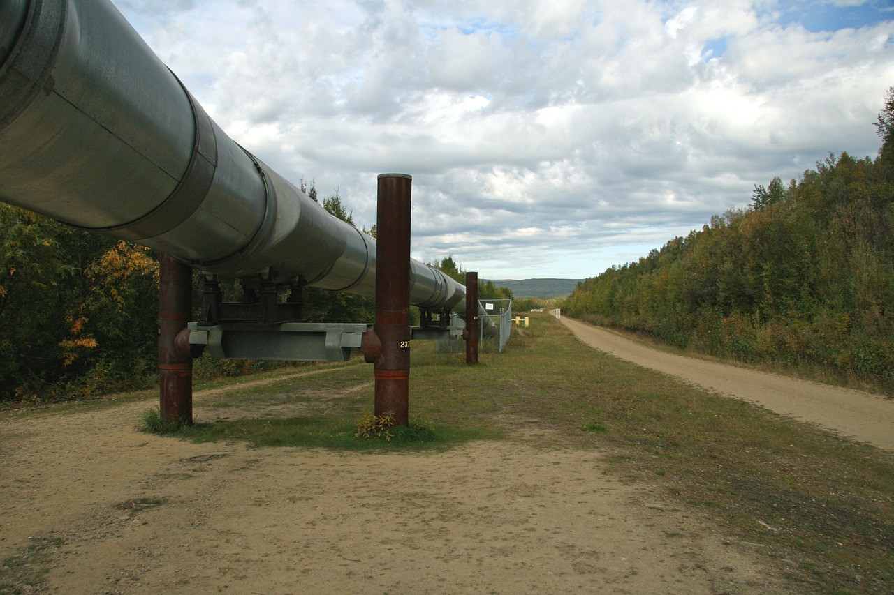 Montana judge allows preliminary work on Keystone XL oil pipeline while construction is blocked