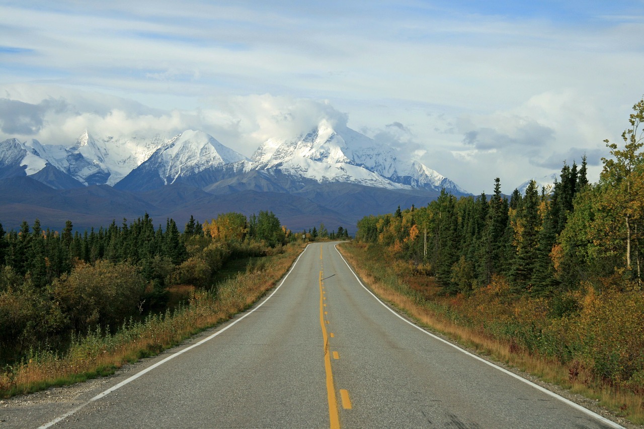 Alaska judge allows political signs on private property along state highways