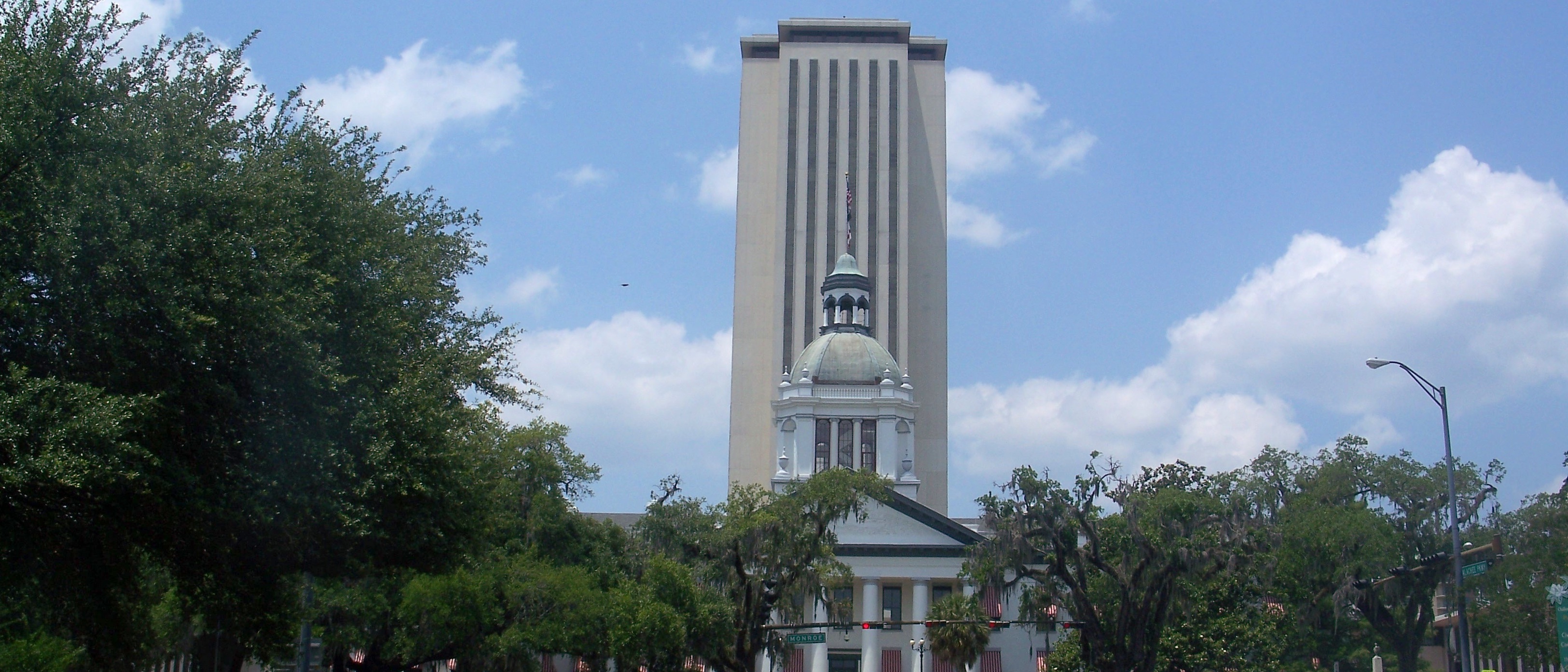 Florida lawmakers approve &#8216;sanctuary cities&#8217; ban
