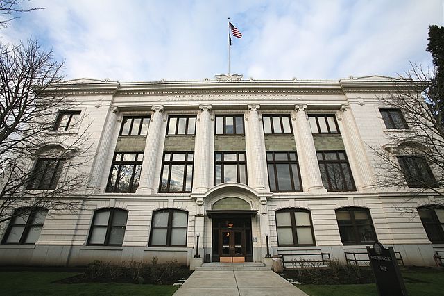 Oregon criminal defendants allege violation of right to counsel