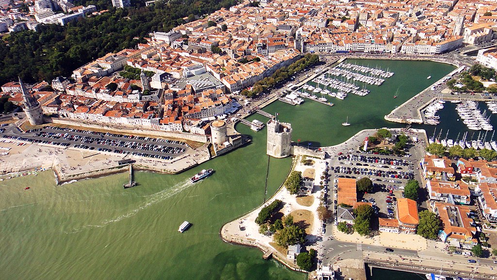 France protest over irrigation reservoirs turns violent in La Rochelle